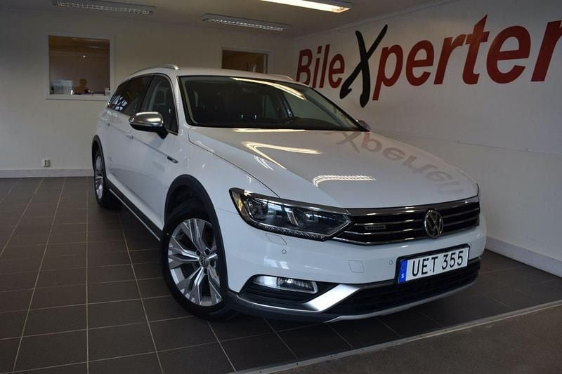 Vit Begagnad 2017 VW Passat Alltrack Kombi | 139 900 kr (Bra pris) - Bild 1/4
