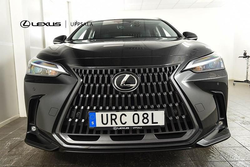 Begagnad Lexus NX450h+ Business Edition 309 HK (227 kW) 2024 Svart SUV