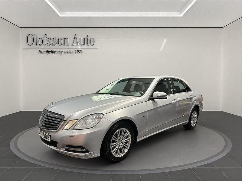 Iridiumsilver metalliclack Begagnad 2011 Mercedes E200 Sedan | 99 000 kr (Bra pris) - Bild 1/4