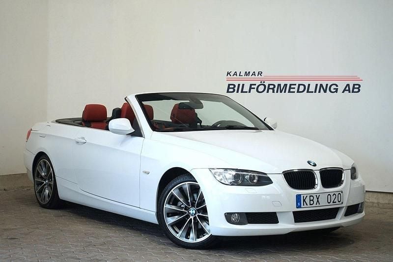 Vit Begagnad 2009 BMW 320 Cabriolet Comfort Edition Cab | 139 900 kr (Marknadspris) - Bild 1/4