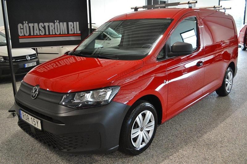 Röd (röd med klarlack) Begagnad 2021 VW Caddy Maxi Minibuss | 199 000 kr (Marknadspris) - Bild 1/4