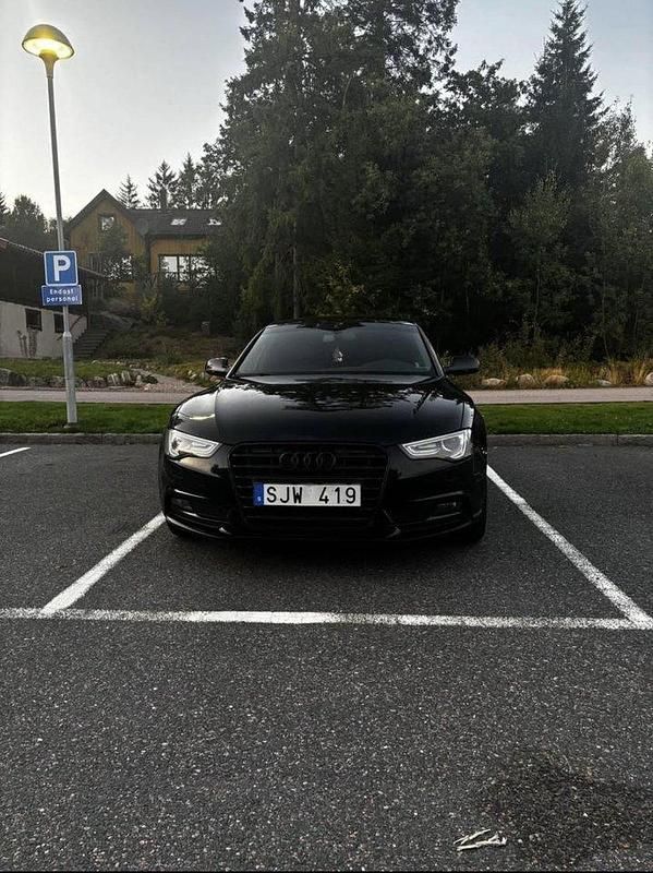 Svart Begagnad 2013 Audi A5 Sportback S-Line Halvkombi | 150 000 kr - Bild 1/4