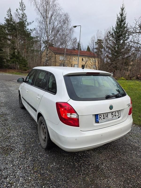 Begagnad 2011 Skoda Fabia Kombi | 34 000 kr (Marknadspris) - Bild 1/4