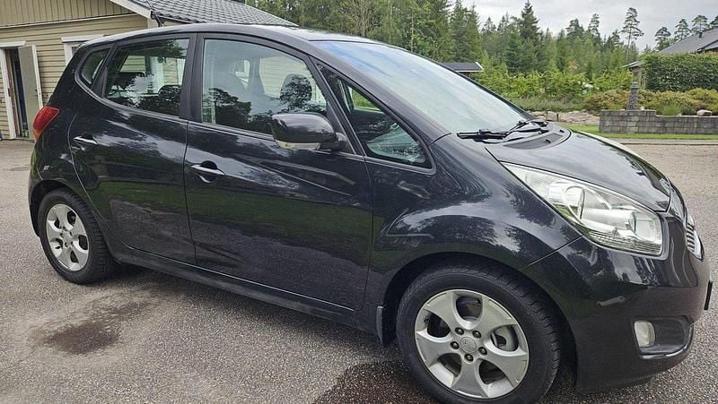 Svart Begagnad 2011 Kia Venga Comfort Halvkombi | 44 000 kr (Marknadspris) - Bild 1/4