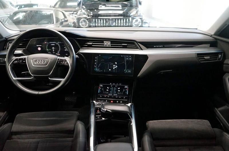 Begagnad Audi e-tron 300 kW (408 HK) 2021 SUV