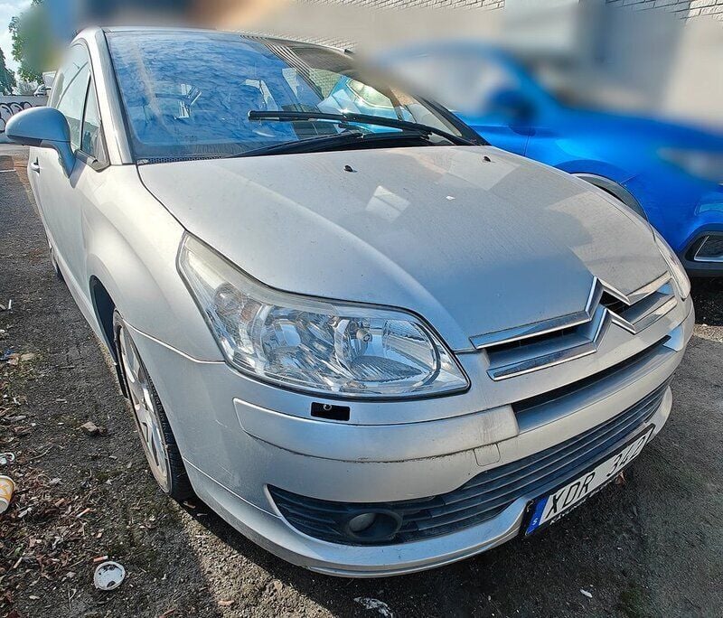 Silver Begagnad 2005 Citroën C4 Sportkupé | 1 300 kr (Superpris) - Bild 1/4