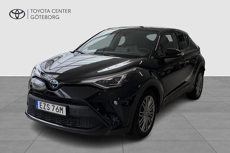 Svart Begagnad 2022 Toyota C-HR Executive SUV | 264 900 kr (Marknadspris) - Bild 1/2