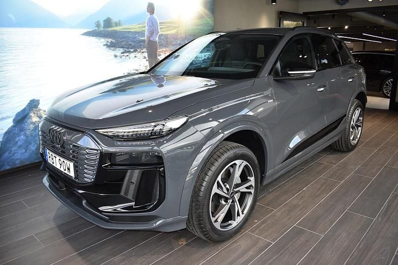 Begagnad Audi Q6 e-tron S-Line 285 kW (388 HK) 2025 Grå SUV