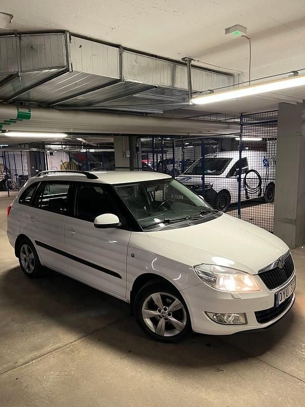 Begagnad 2013 Skoda Fabia Kombi | 42 000 kr (Marknadspris) - Bild 1/4