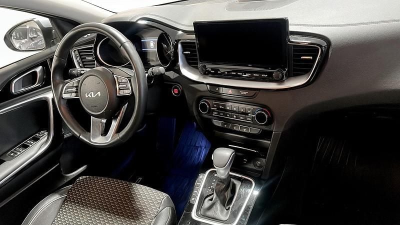 Begagnad Kia Ceed Advance 141 HK (103 kW) 2022 Grå Halvkombi