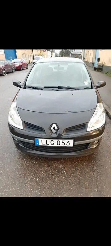 Begagnad Renault Clio R.S. 75 HK (55 kW) 2009 Halvkombi