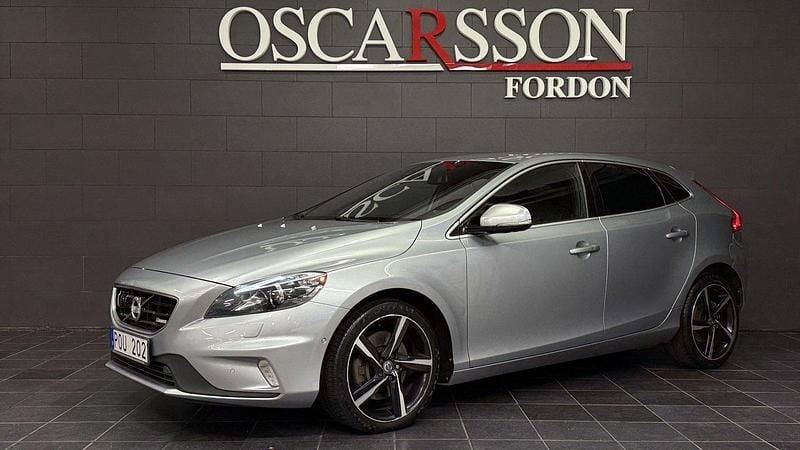 Silver Begagnad 2013 Volvo V40 R-Design Halvkombi | 149 900 kr (Marknadspris) - Bild 1/4