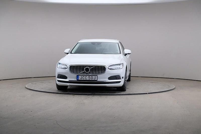 Begagnad Volvo V90 Momentum 253 HK (186 kW) 2020 Vit Kombi