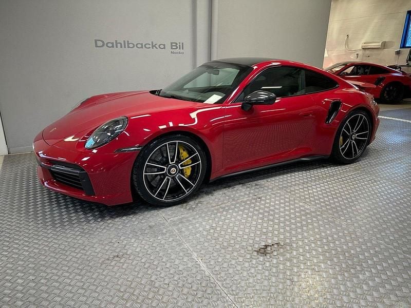 Röd Begagnad 2020 Porsche 911 Turbo S Sportkupé | 2 250 000 kr - Bild 1/4