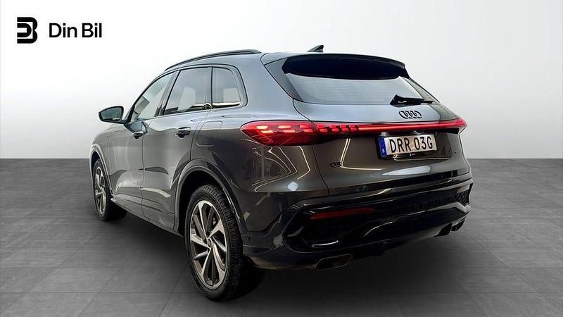 Begagnad Audi Q5 S-Line 252 HK (185 kW) 2025 Daytonagrå pärleffekt SUV