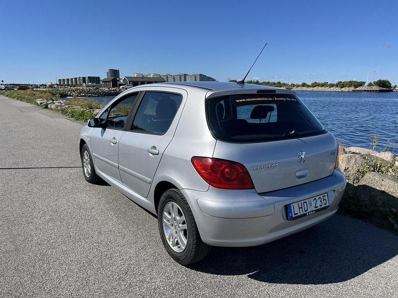 Grå Begagnad 2008 Peugeot 307 Halvkombi | 19 500 kr (Bra pris) - Bild 1/4