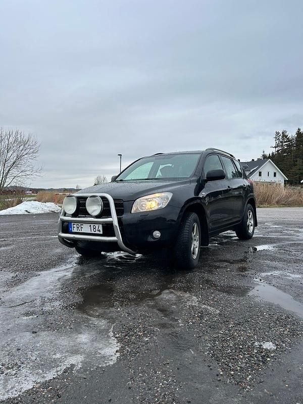 Begagnad 2007 Toyota RAV4 SUV | 60 000 kr (Marknadspris) - Bild 1/3
