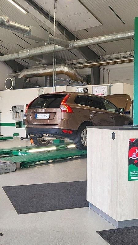Brun Begagnad 2010 Volvo XC60 Summum SUV | 67 000 kr - Bild 1/4