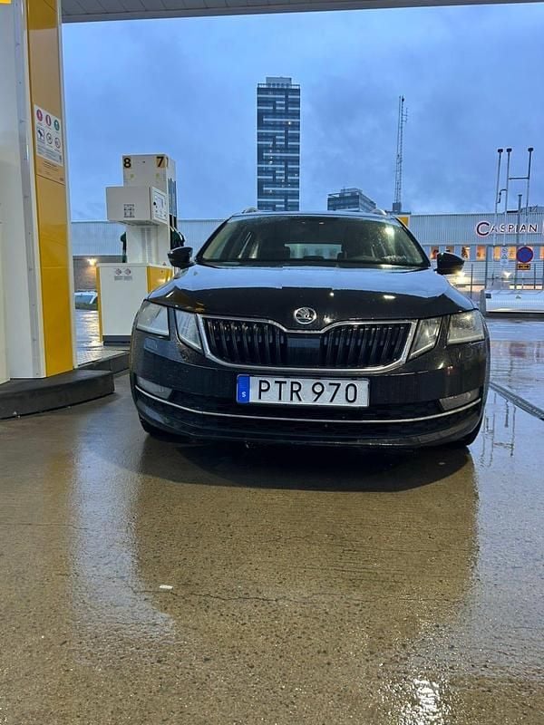 Begagnad 2018 Skoda Octavia Kombi | 75 000 kr (Marknadspris) - Bild 1/4