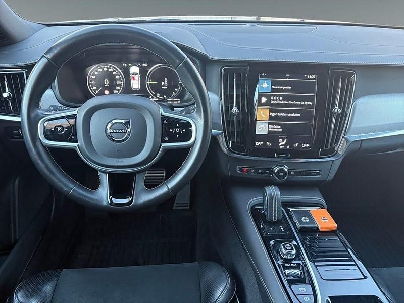 Begagnad Volvo V90 R-Design 340 HK (250 kW) 2021 Svart Kombi