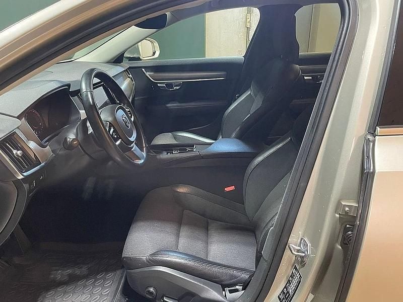 Begagnad Volvo V90 Momentum 254 HK (186 kW) 2016 Brun Kombi