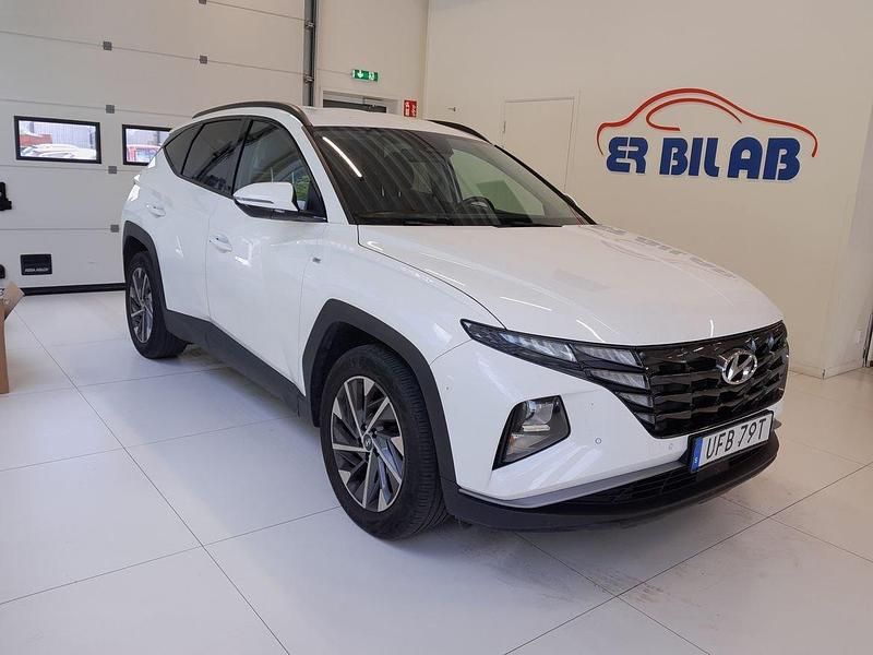 Vit Begagnad 2021 Hyundai Tucson SUV | 274 900 kr (Lite dyr) - Bild 1/4