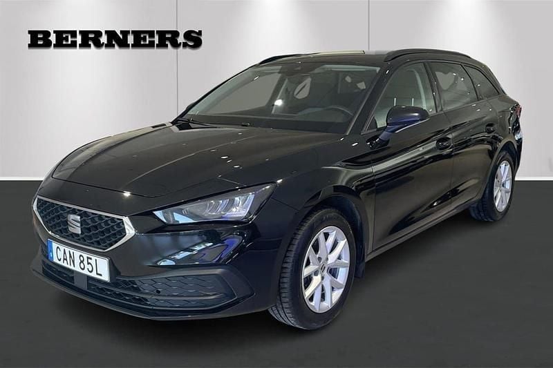Svart Begagnad 2022 Seat Leon Style Kombi | 204 900 kr (Marknadspris) - Bild 1/4