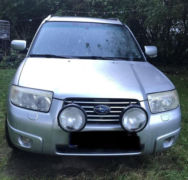 Silver Begagnad 2006 Subaru Forester SUV | 20 000 kr (Bra pris) - Bild 1/4