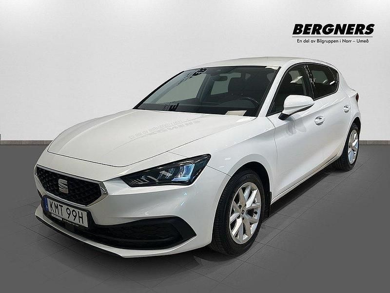 Vit Begagnad 2021 Seat Leon Style Halvkombi | 189 900 kr (Marknadspris) - Bild 1/4