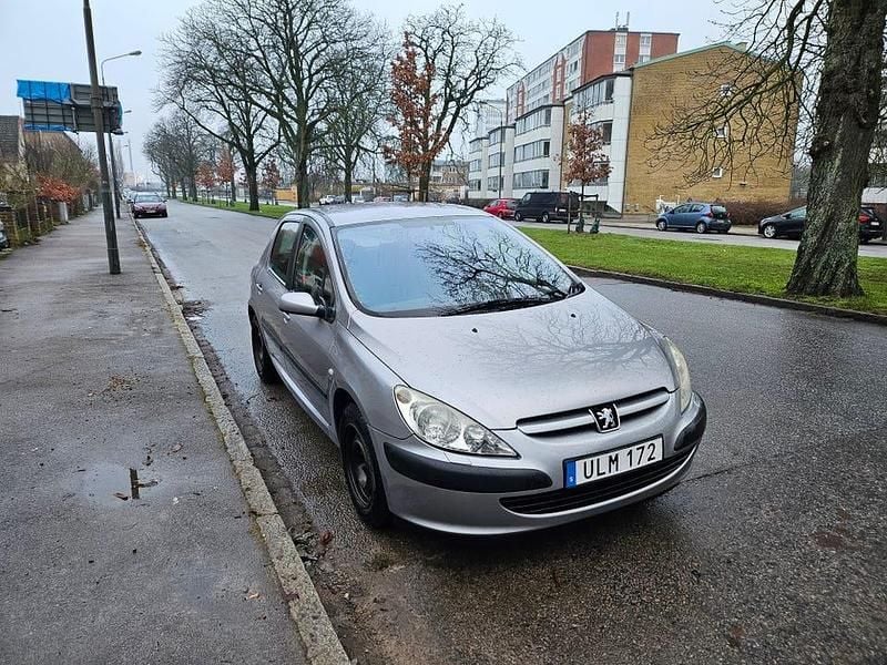 Begagnad 2004 Peugeot 307 Halvkombi | 25 000 kr (Marknadspris) - Bild 1/4