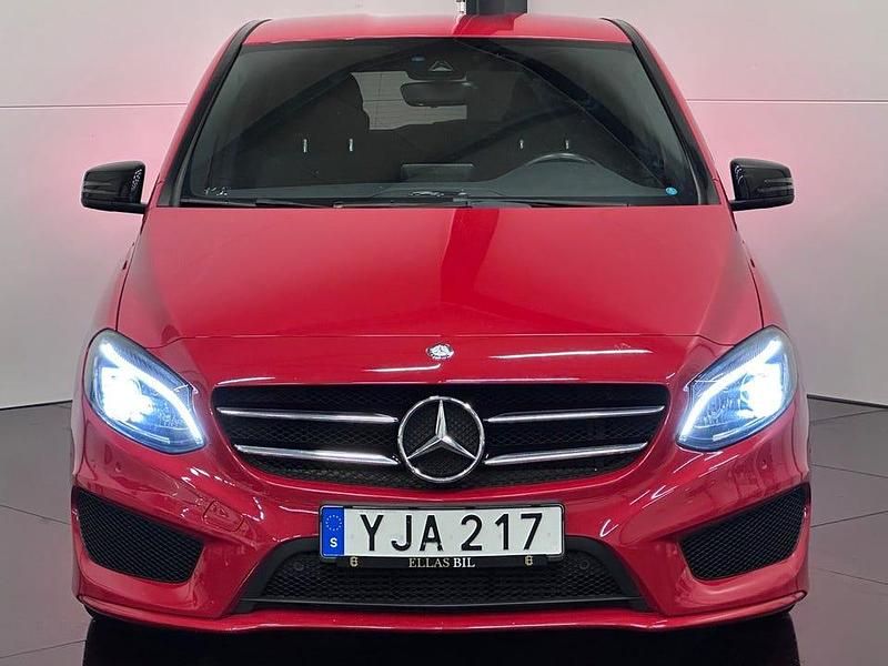 Begagnad Mercedes B200 AMG 136 HK (100 kW) 2016 Röd Minibuss