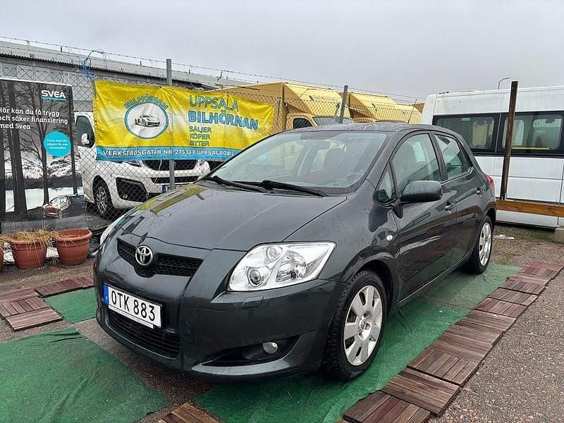 Begagnad Toyota Auris 90 HK (66 kW) 2007 Grön Halvkombi