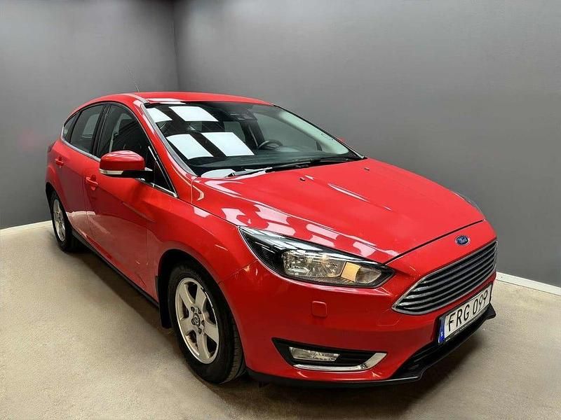 Begagnad Ford Focus Titanium 101 HK (74 kW) 2016 Röd Halvkombi