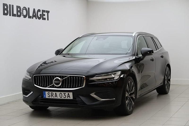 Svart Begagnad 2022 Volvo V60 Core Kombi | 344 800 kr (Marknadspris) - Bild 1/4