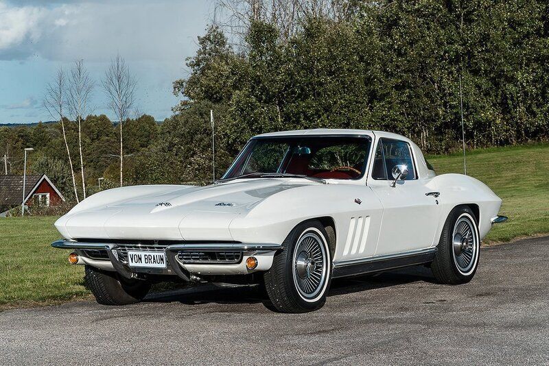 Vit Begagnad 1966 Chevrolet Corvette C2 Sportkupé | 1 225 000 kr - Bild 1/4