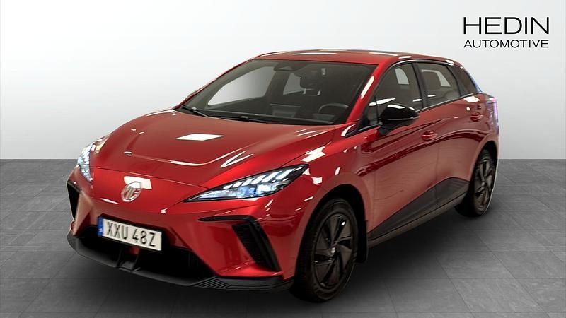 Röd (red) Begagnad 2023 MG MG4 EV Halvkombi | 259 900 kr (Marknadspris) - Bild 1/4
