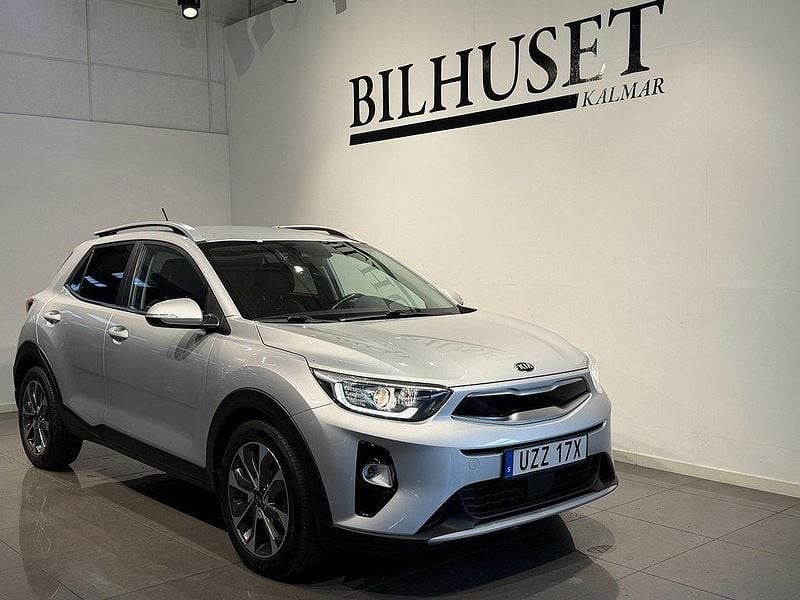 Grå Begagnad 2020 Kia Stonic Advance SUV | 174 900 kr (Marknadspris) - Bild 1/4