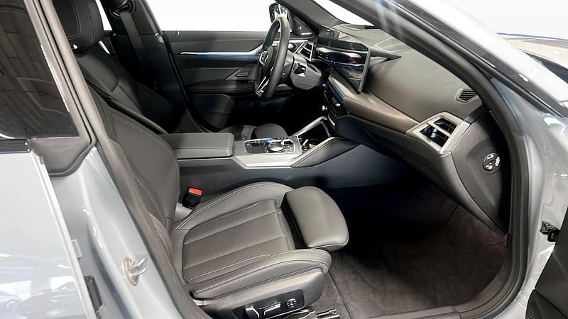 Begagnad BMW i4 442 kW (601 HK) 2025 Grå Sedan