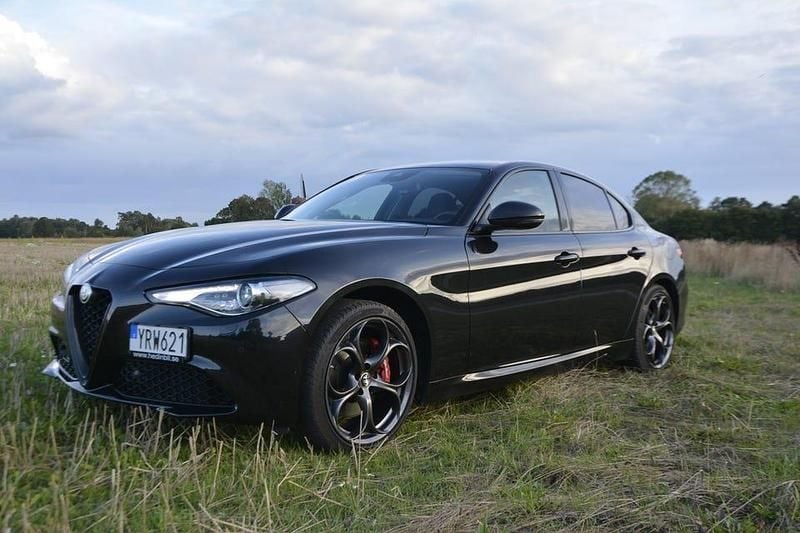 Begagnad Alfa Romeo Giulia 200 HK (147 kW) 2019 Vulcano black metallic Sedan