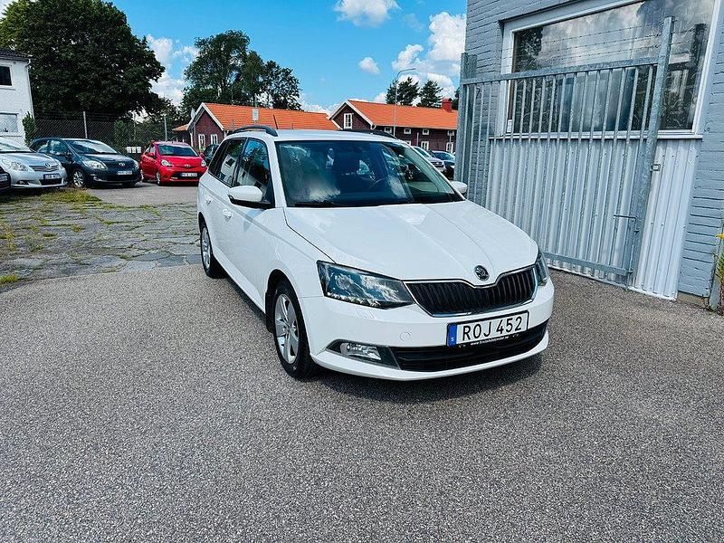 Vit Begagnad 2016 Skoda Fabia Style Kombi | 99 900 kr (Marknadspris) - Bild 1/4