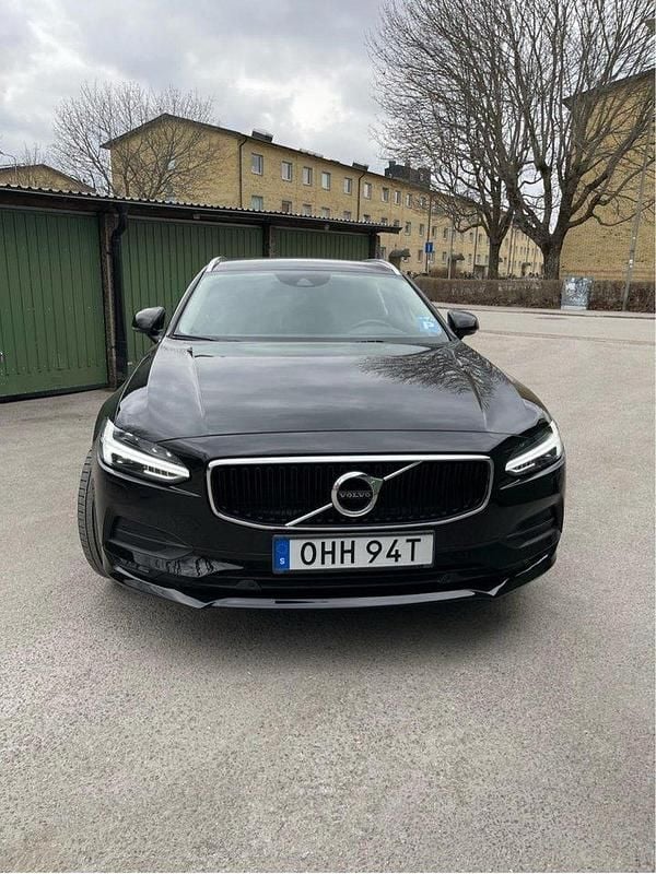 Svart Begagnad 2020 Volvo V90 Momentum Kombi | 269 900 kr (Bra pris) - Bild 1/4