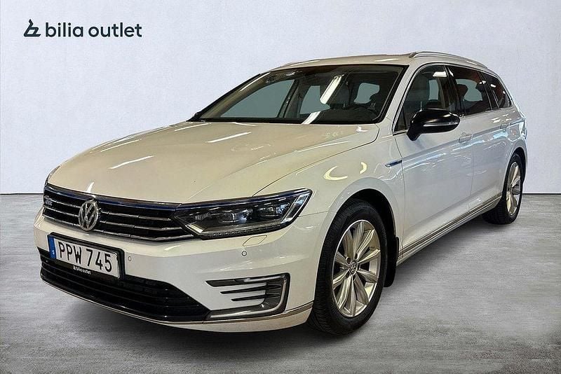 Vit Begagnad 2016 VW Passat GTE Kombi | 129 900 kr (Marknadspris) - Bild 1/3