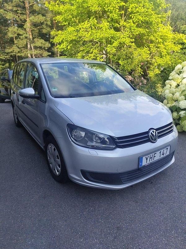 Grå Begagnad 2012 VW Touran Minibuss | 49 000 kr (Superpris) - Bild 1/4