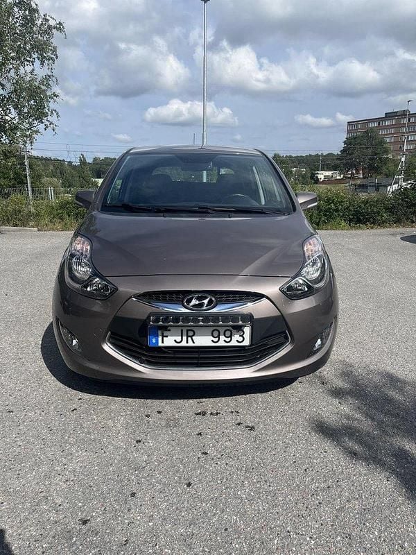 Brun Begagnad 2013 Hyundai ix20 Minibuss | 84 900 kr (Superpris) - Bild 1/4