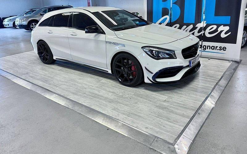 Vit Begagnad 2016 Mercedes CLA45 AMG Shooting Brake AMG Kombi | 339 000 kr (Marknadspris) - Bild 1/2