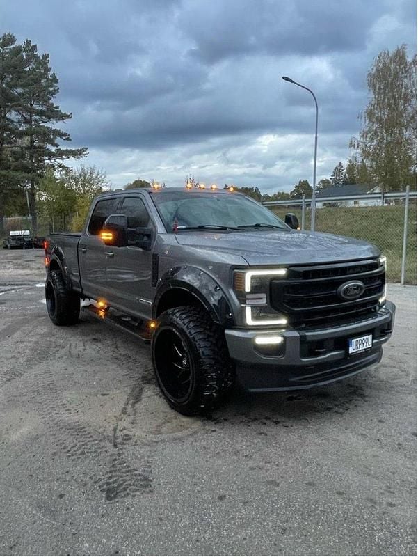 Grå Begagnad 2022 Ford F250 Pickup | 1 285 000 kr - Bild 1/4