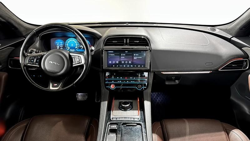 Begagnad Jaguar F-Pace S 301 HK (221 kW) 2017 Grön SUV