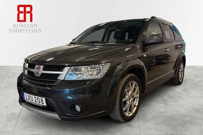 Grå Begagnad 2014 Fiat Freemont SUV | 99 900 kr (Lite dyr) - Bild 1/4