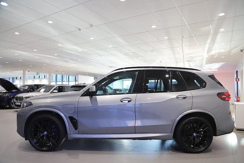 Begagnad BMW X5 M Sport 497 HK (365 kW) 2023 Grå SUV
