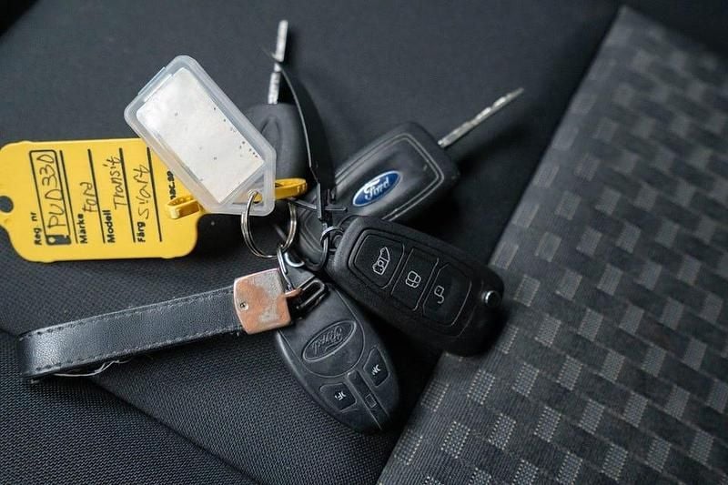 Begagnad Ford Transit Custom 105 HK (77 kW) 2020 Svart